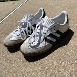 Adidas White and Black Classic Sneakers men’s 7 fits like women’s 8.5